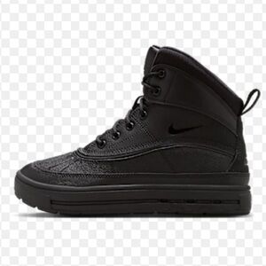 SOLD!!! Nike ACG Boots